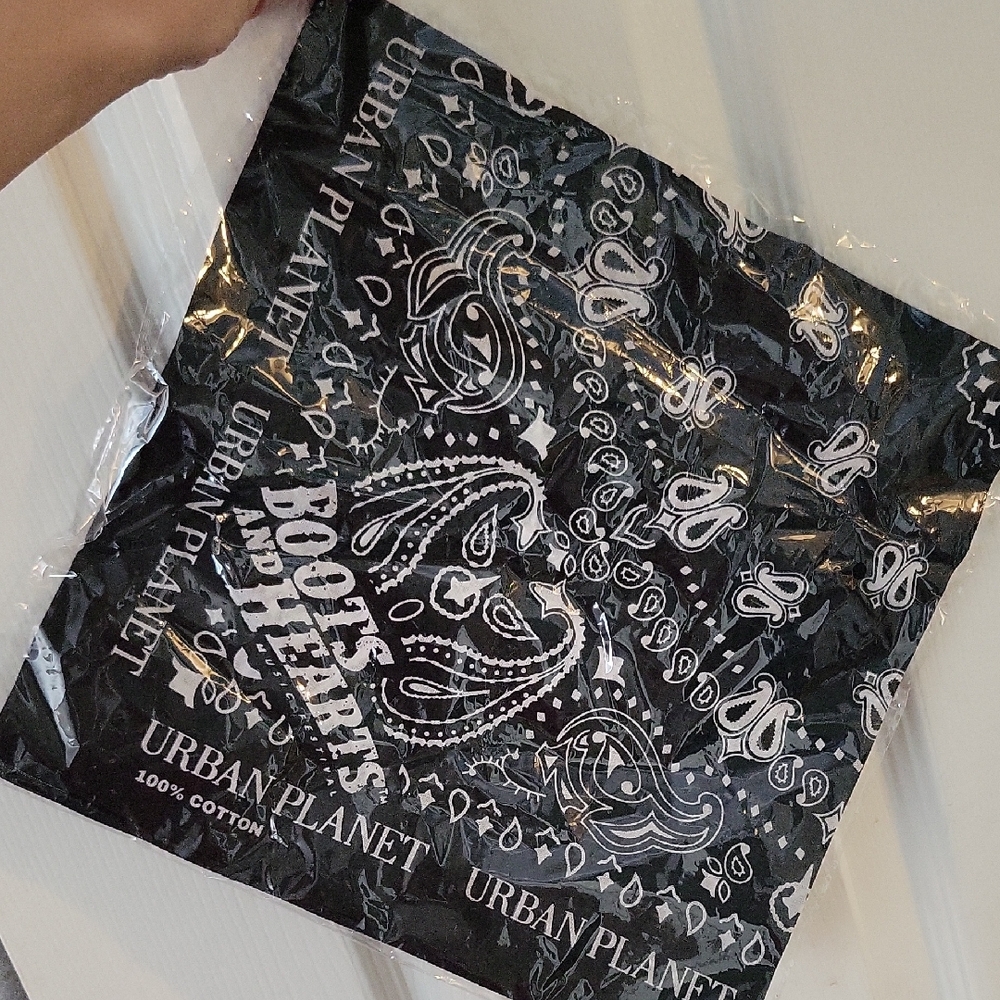 Boots And Hearts Urban Planet Black and White Bandana